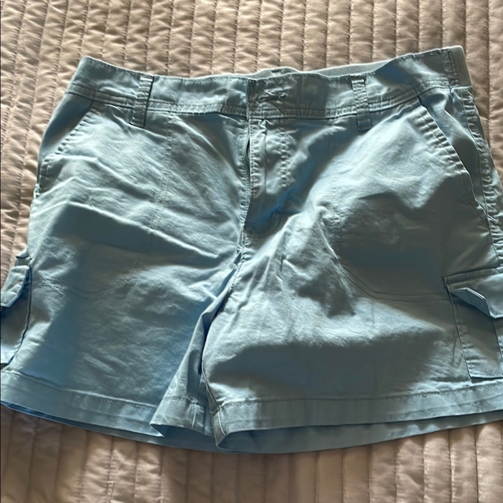 Lee Blue Cargo Shorts with Classic Design